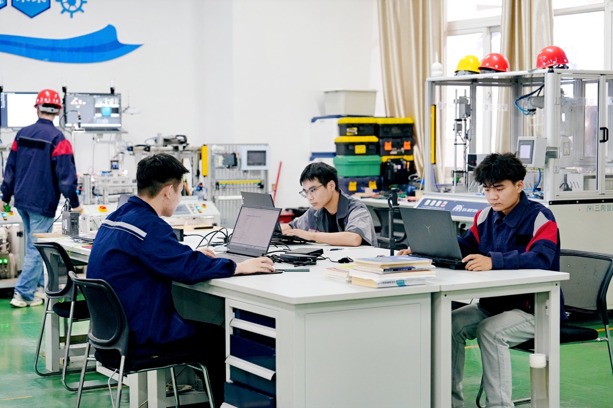 高校学生协作学习与项目实践场景